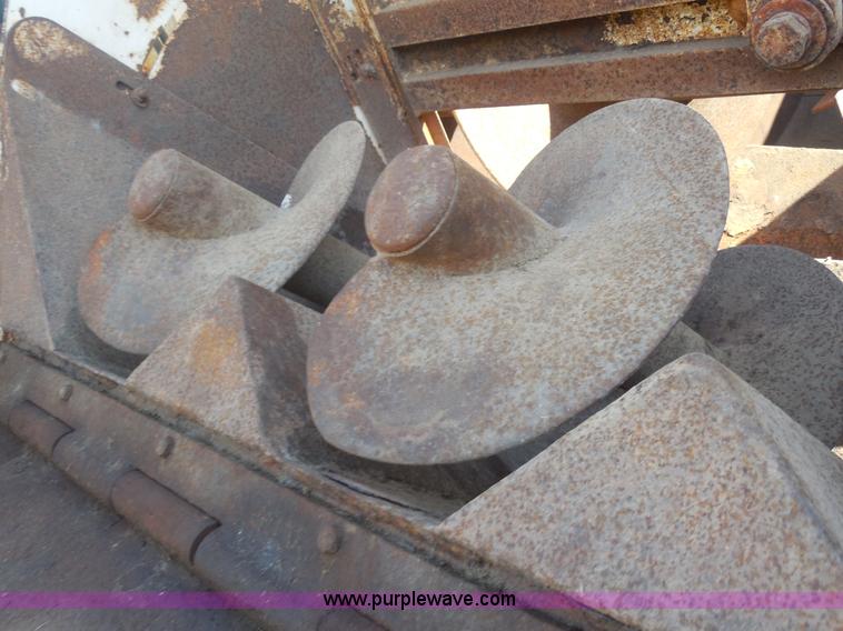 image for item E7601 1991 Ford LS9000 feed truck