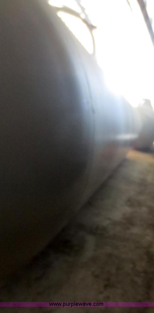 image for item F6676 1,000 gallon capsule tank