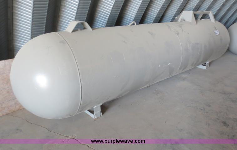 image for item F6677 1,000 gallon capsule tank