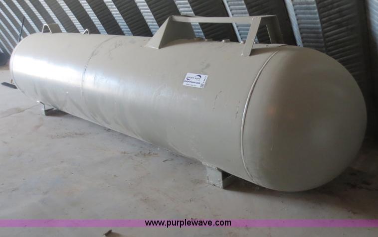 image for item F6677 1,000 gallon capsule tank