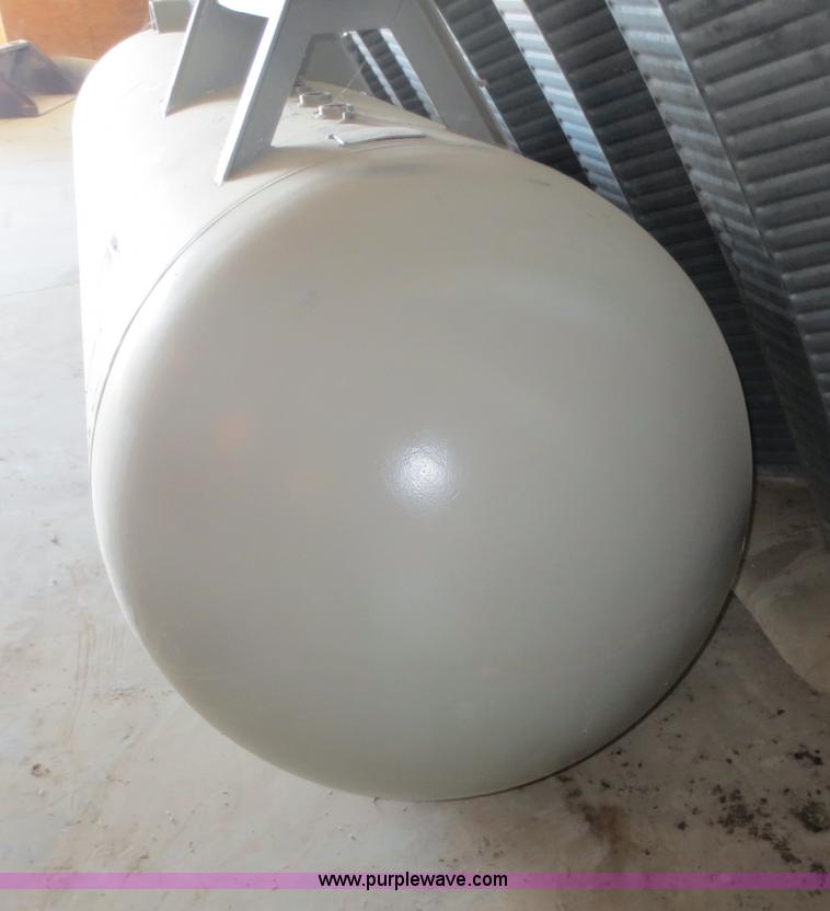 image for item F6677 1,000 gallon capsule tank