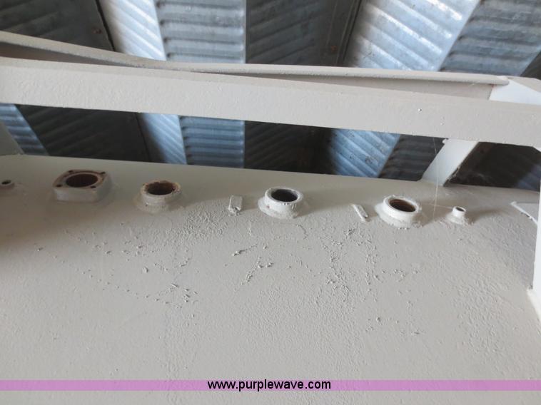 image for item F6677 1,000 gallon capsule tank