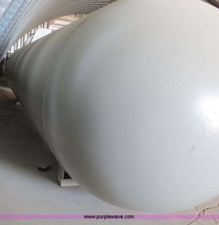 image for item F6677 1,000 gallon capsule tank