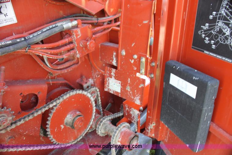 image for item G4222 2007 AGCO Hesston 5556 round baler