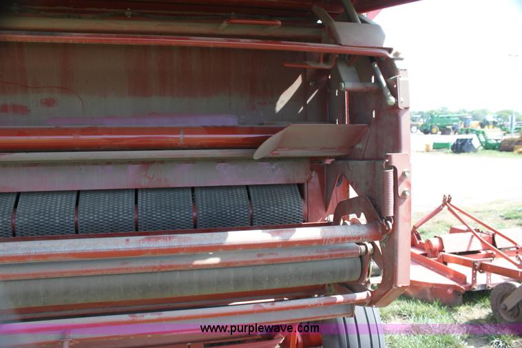 image for item G4222 2007 AGCO Hesston 5556 round baler