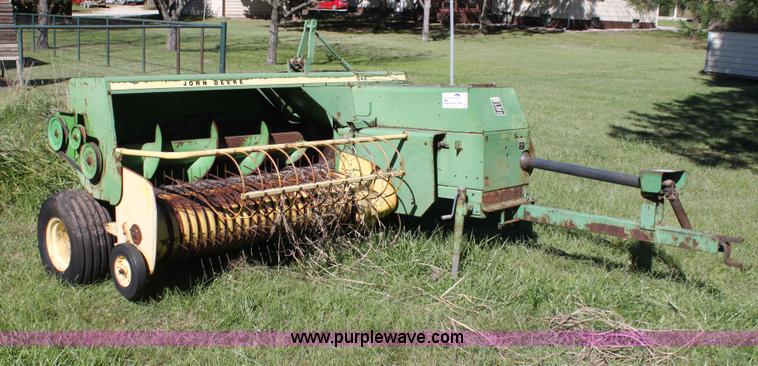 image for item G4237 1979 John Deere 346 square baler