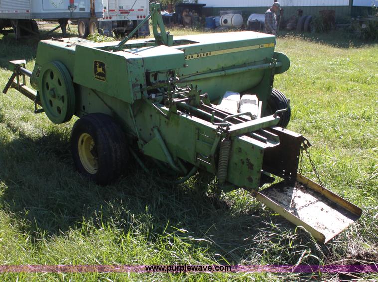 image for item G4237 1979 John Deere 346 square baler