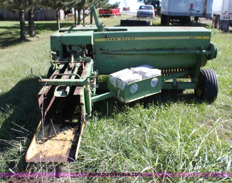 image for item G4237 1979 John Deere 346 square baler