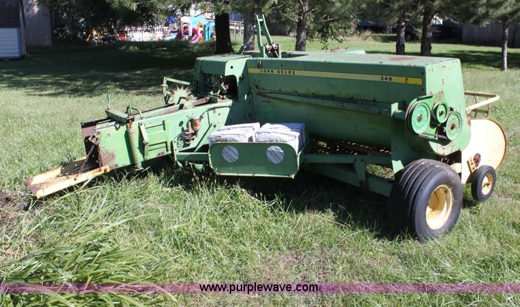 image for item G4237 1979 John Deere 346 square baler
