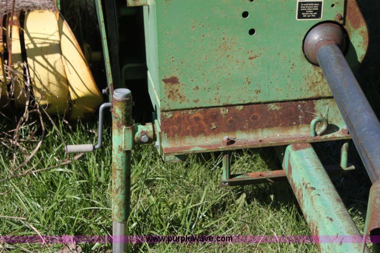 image for item G4237 1979 John Deere 346 square baler