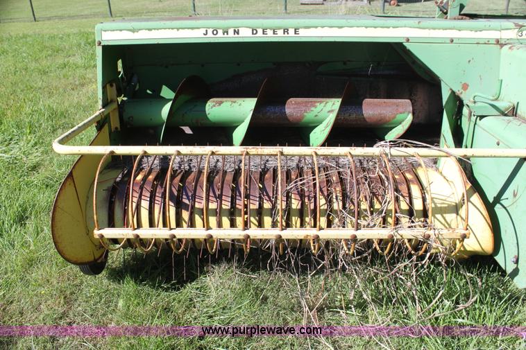 image for item G4237 1979 John Deere 346 square baler