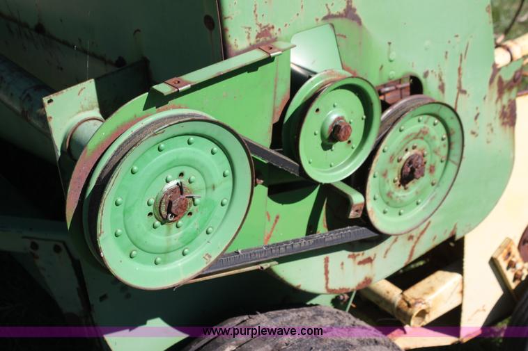 image for item G4237 1979 John Deere 346 square baler