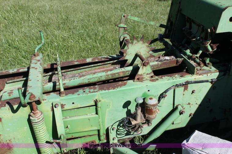 image for item G4237 1979 John Deere 346 square baler
