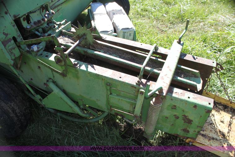 image for item G4237 1979 John Deere 346 square baler