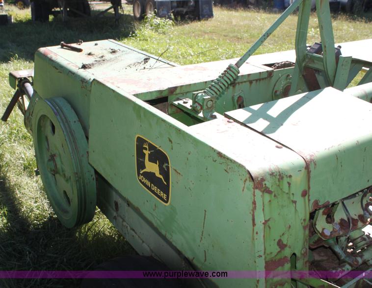 image for item G4237 1979 John Deere 346 square baler