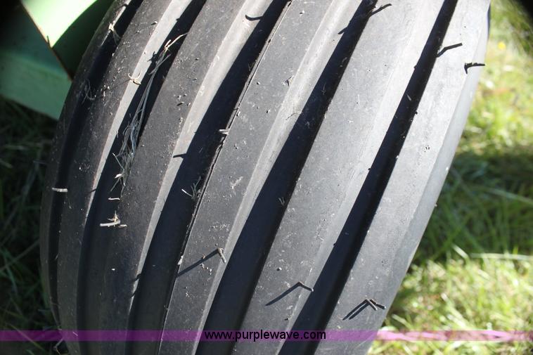 image for item G4237 1979 John Deere 346 square baler