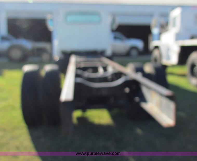 image for item G4245 1989 Ford LN7000 semi truck