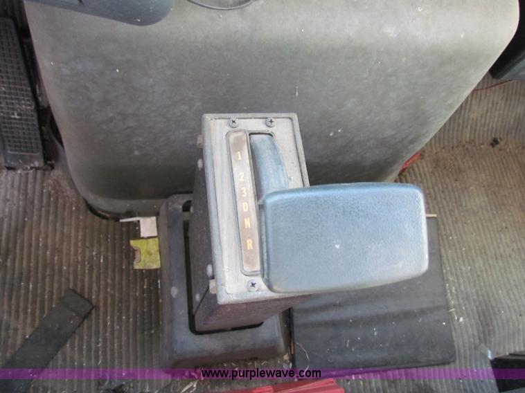 image for item G4245 1989 Ford LN7000 semi truck