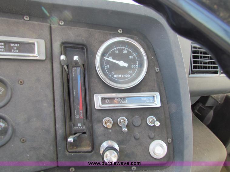 image for item G4245 1989 Ford LN7000 semi truck