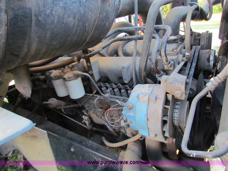 image for item G4245 1989 Ford LN7000 semi truck