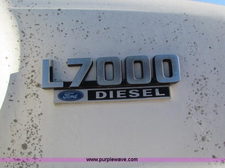 image for item G4245 1989 Ford LN7000 semi truck