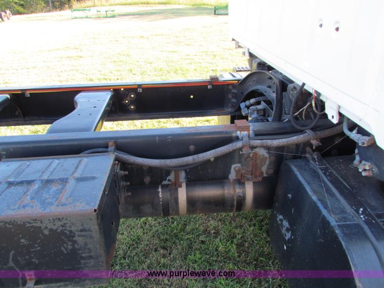 image for item G4245 1989 Ford LN7000 semi truck