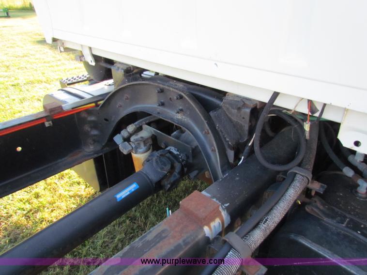 image for item G4245 1989 Ford LN7000 semi truck