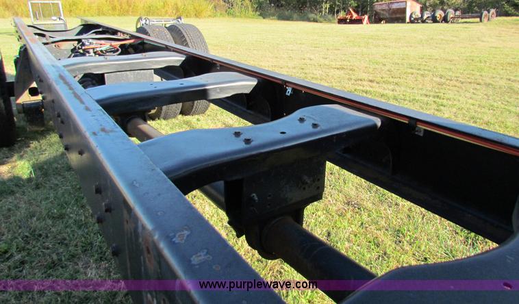 image for item G4245 1989 Ford LN7000 semi truck