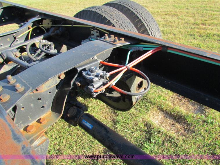 image for item G4245 1989 Ford LN7000 semi truck