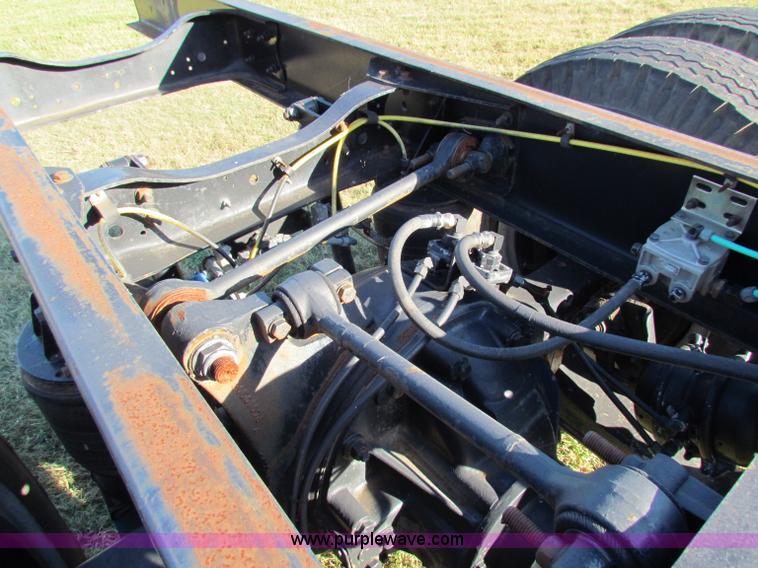 image for item G4245 1989 Ford LN7000 semi truck