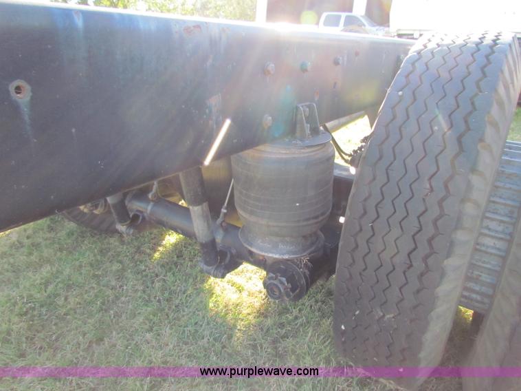 image for item G4245 1989 Ford LN7000 semi truck