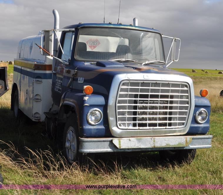 image for item G6172 1976 Ford 7000 fuel truck