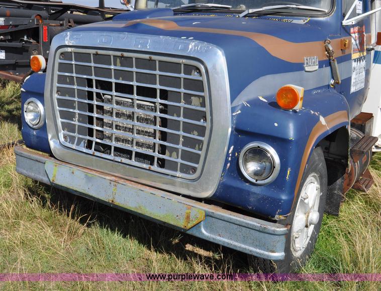 image for item G6172 1976 Ford 7000 fuel truck