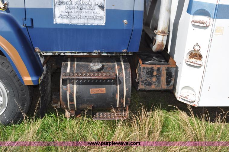 image for item G6172 1976 Ford 7000 fuel truck