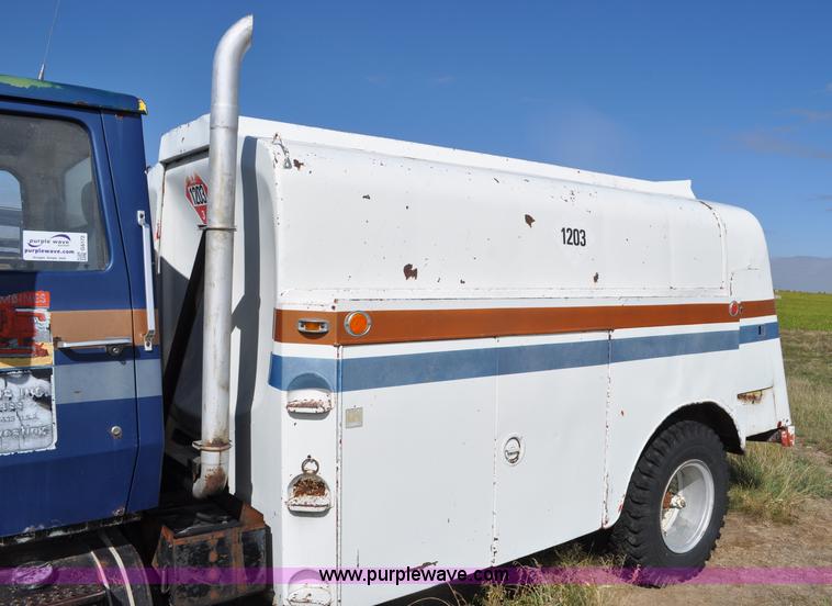 image for item G6172 1976 Ford 7000 fuel truck