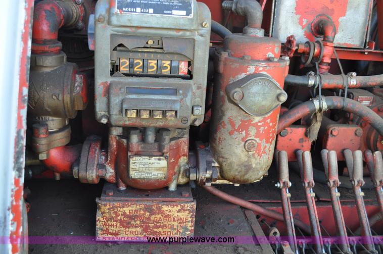 image for item G6172 1976 Ford 7000 fuel truck