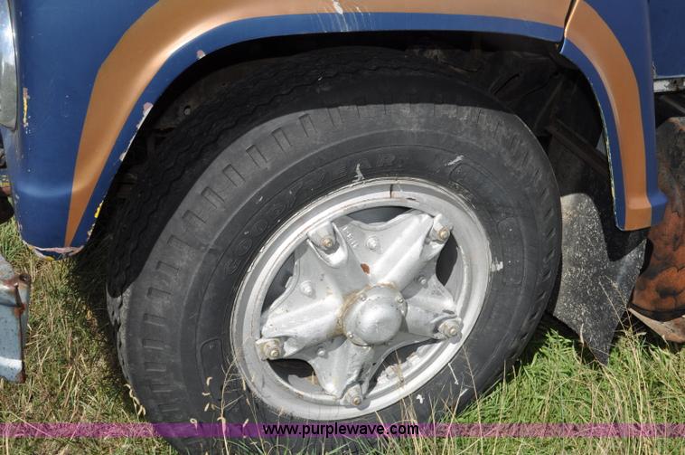 image for item G6172 1976 Ford 7000 fuel truck