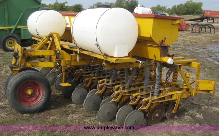 image for item H6257 HayBuster 1068 no-till drill