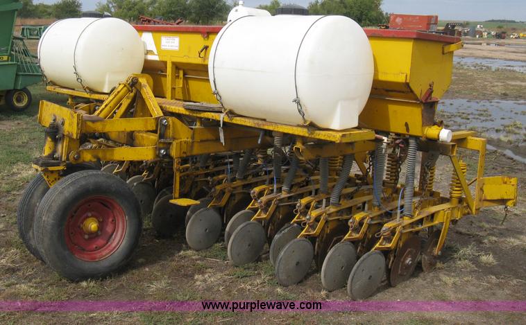 image for item H6257 HayBuster 1068 no-till drill