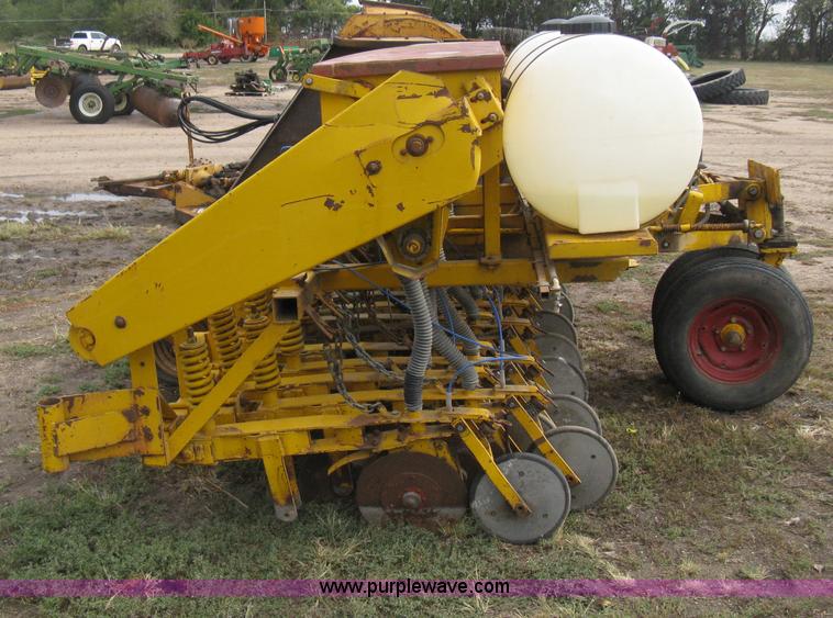 image for item H6257 HayBuster 1068 no-till drill