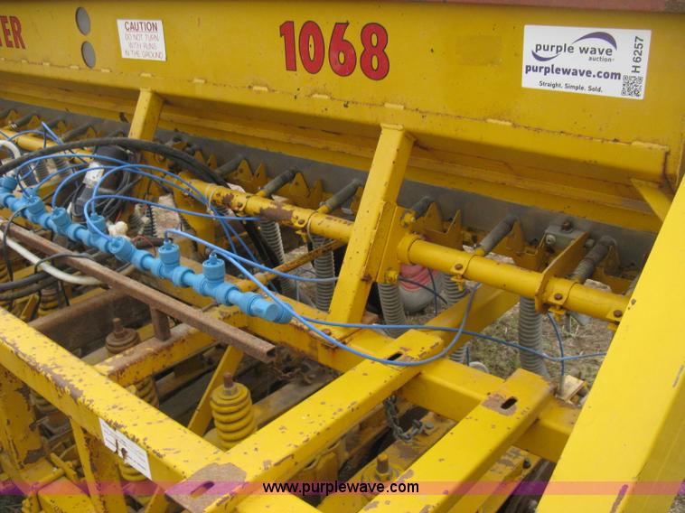 image for item H6257 HayBuster 1068 no-till drill