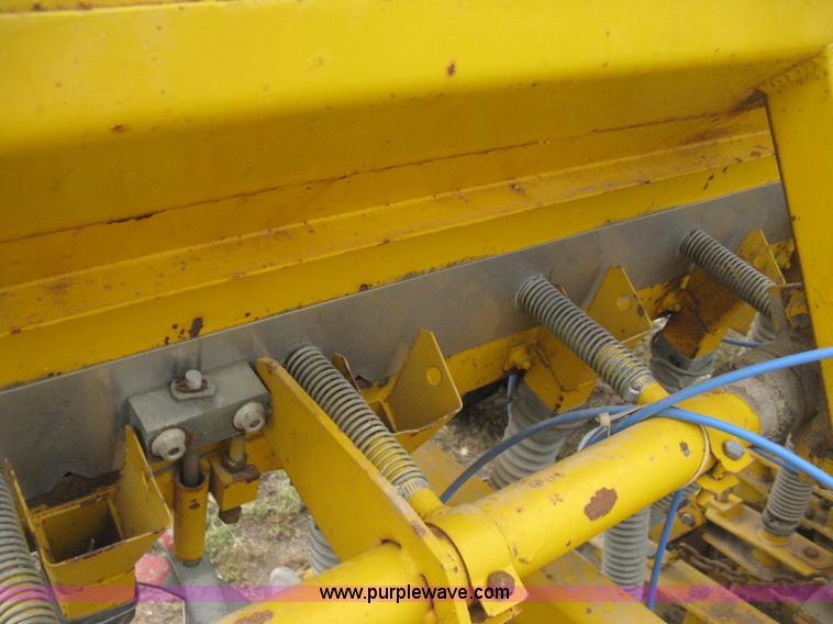 image for item H6257 HayBuster 1068 no-till drill