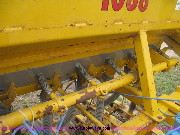 image for item H6257 HayBuster 1068 no-till drill