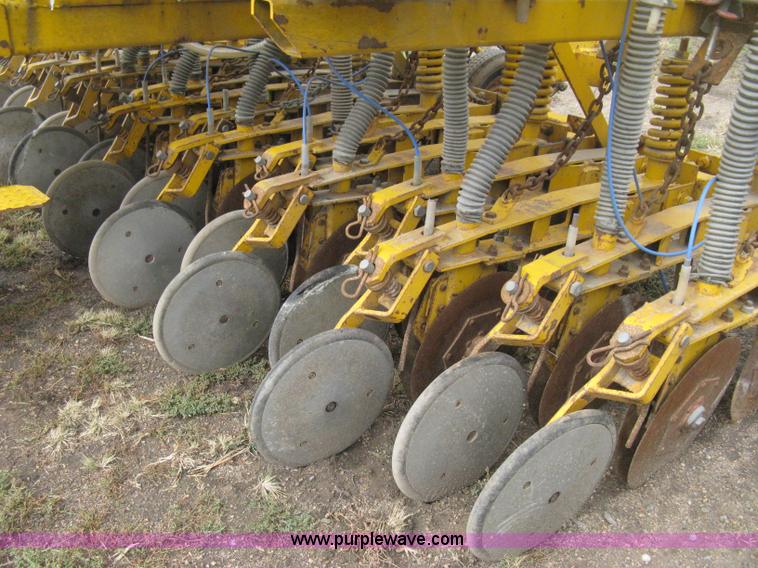 image for item H6257 HayBuster 1068 no-till drill