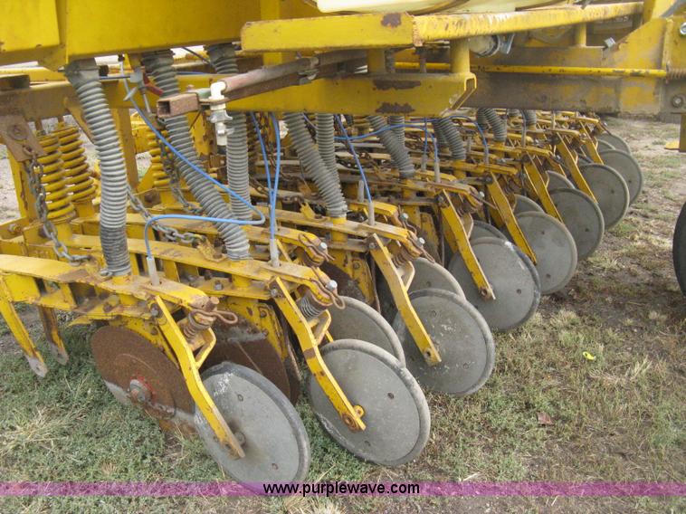 image for item H6257 HayBuster 1068 no-till drill