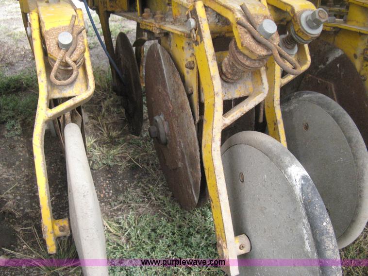 image for item H6257 HayBuster 1068 no-till drill