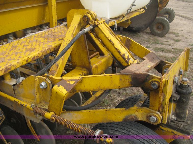 image for item H6257 HayBuster 1068 no-till drill