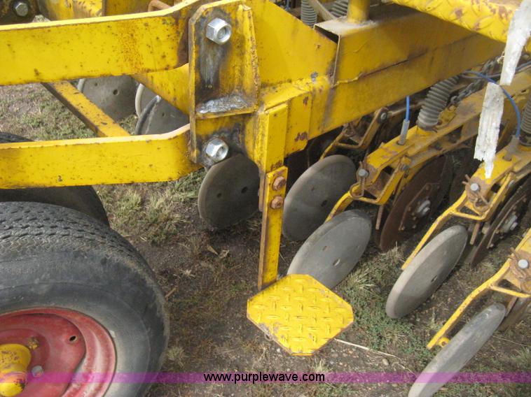 image for item H6257 HayBuster 1068 no-till drill