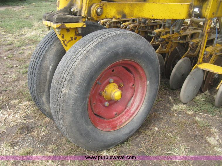 image for item H6257 HayBuster 1068 no-till drill