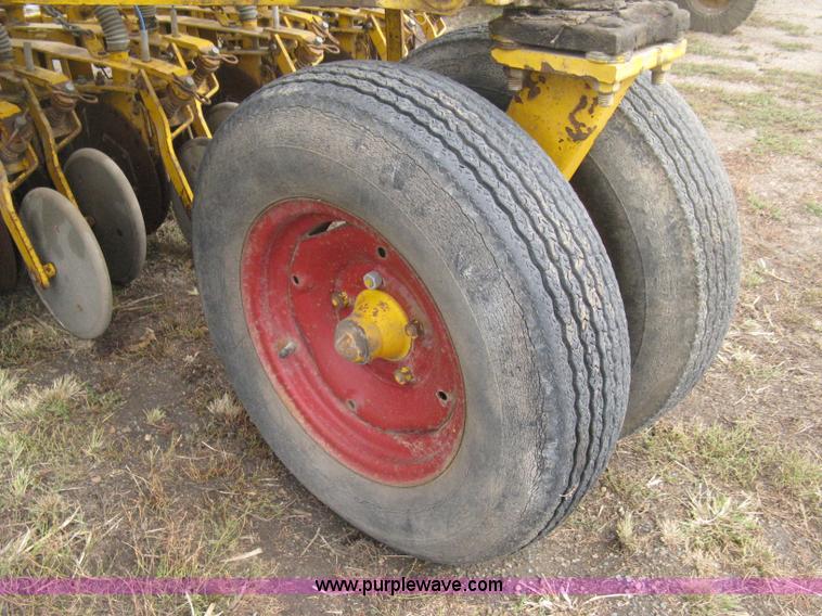 image for item H6257 HayBuster 1068 no-till drill